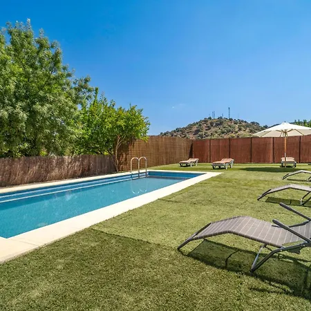 度假居 Cozy In With Swimming Pool